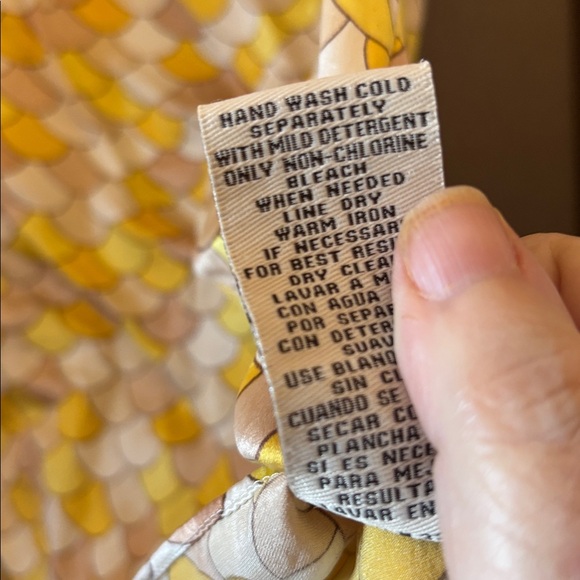 ECI Yellow and Cream Scallop Pattern silk blend Blouse large - Picture 5 of 6